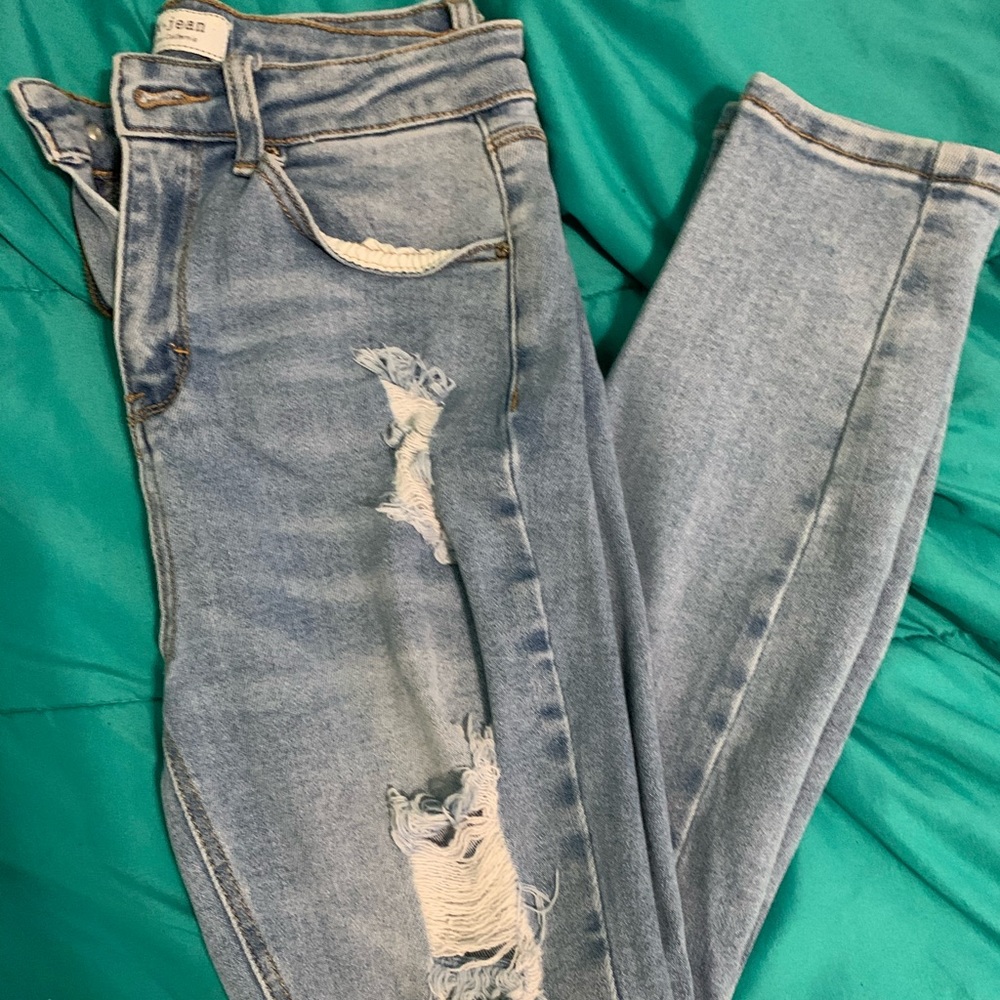 Medium/light washed ripped jeans !